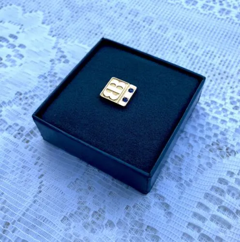 1/10 10k YLW Gold Terry Berry Pin W 2 Genuine Blue Sapphire Stones In Orgl. Box