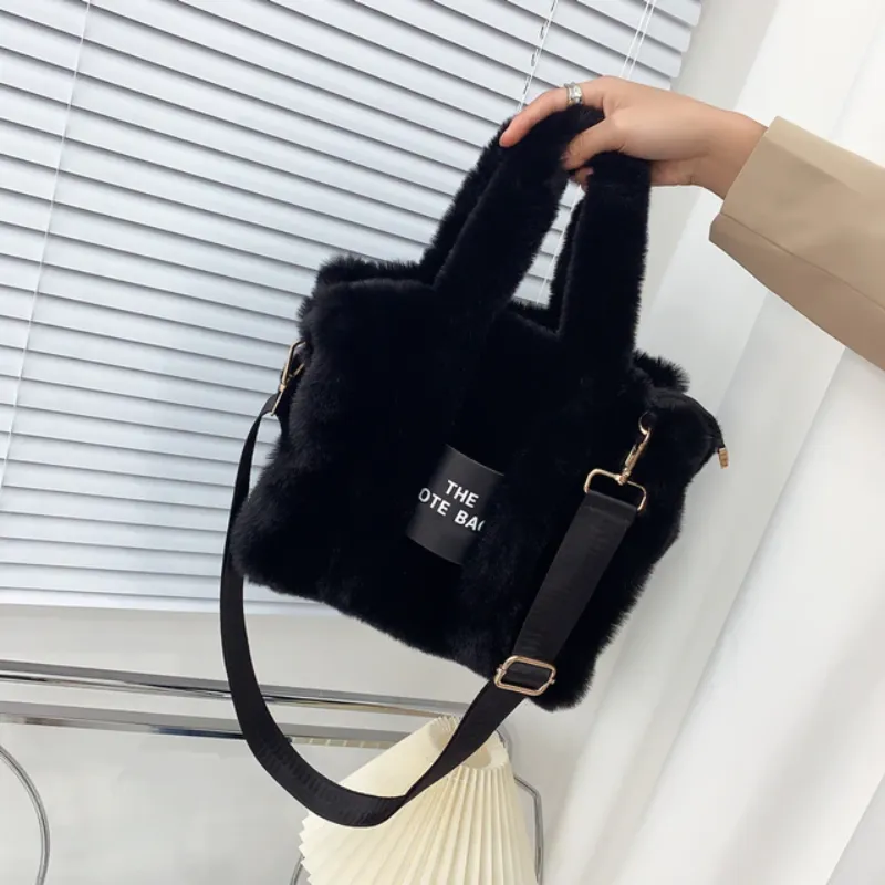 Arka Shoulder Bag