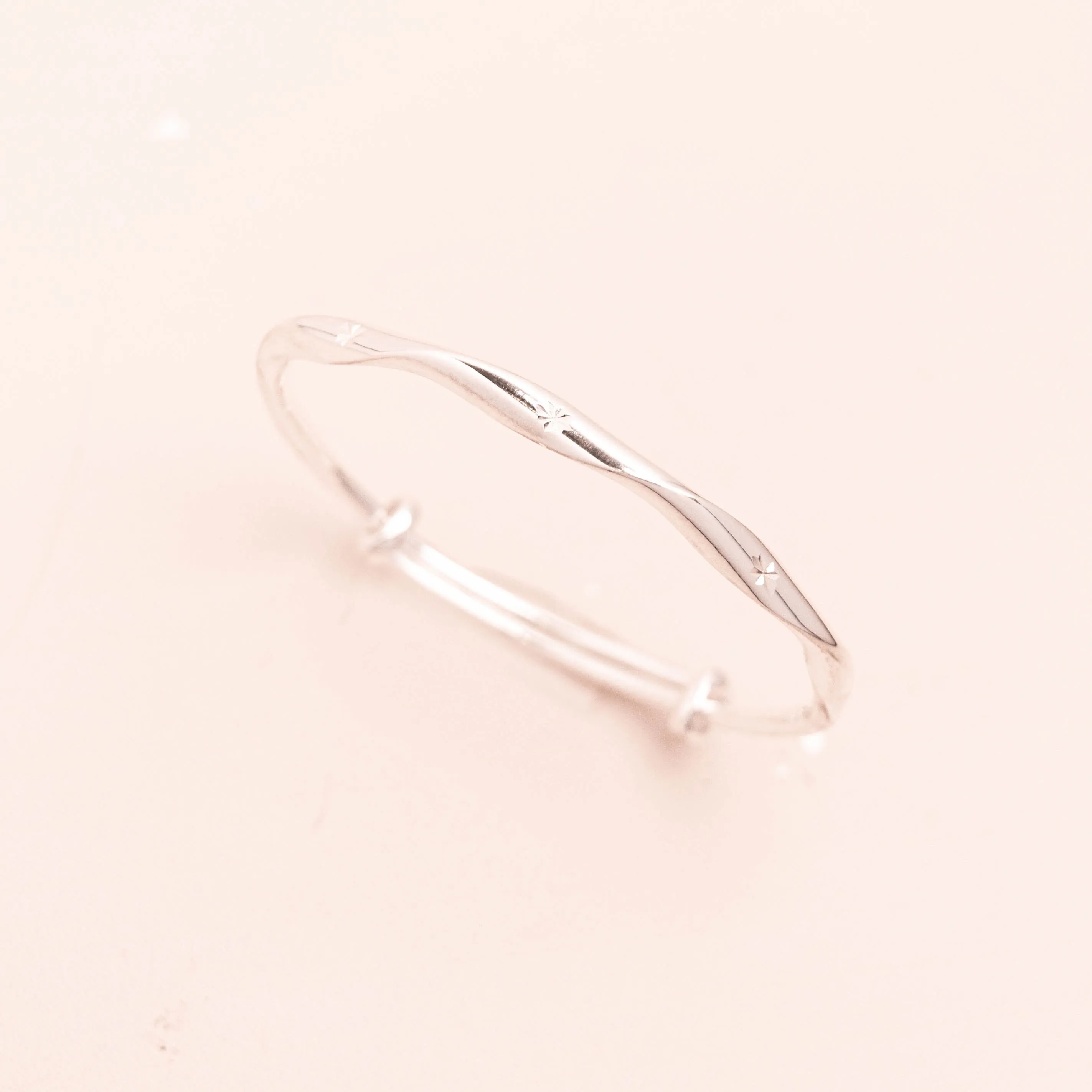 S999 Snowflake & Waves Bangle